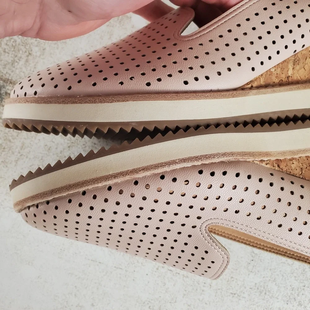 Adrienne Vittadini Esmeralda Womens Wedge Sandals Sz 10 M Soft Nude Slip On
